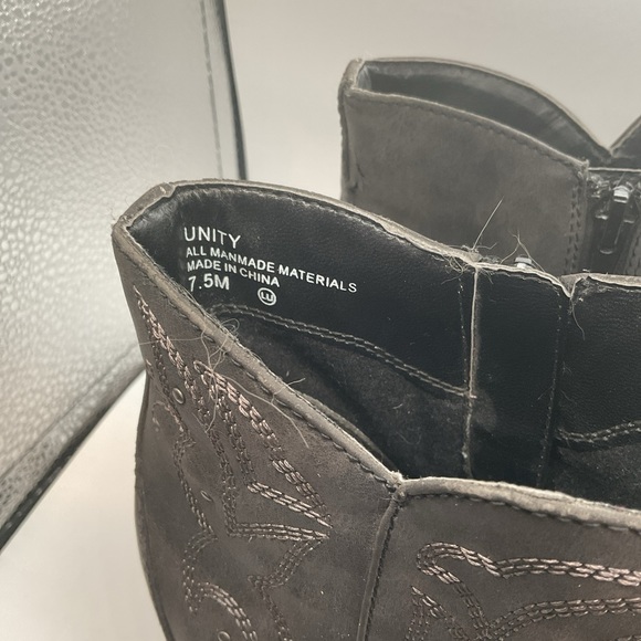 BKE Unity - Side Zip Faux Leather Ankle Boots - Gray - Ladies Size 7.5M - Picture 5 of 9